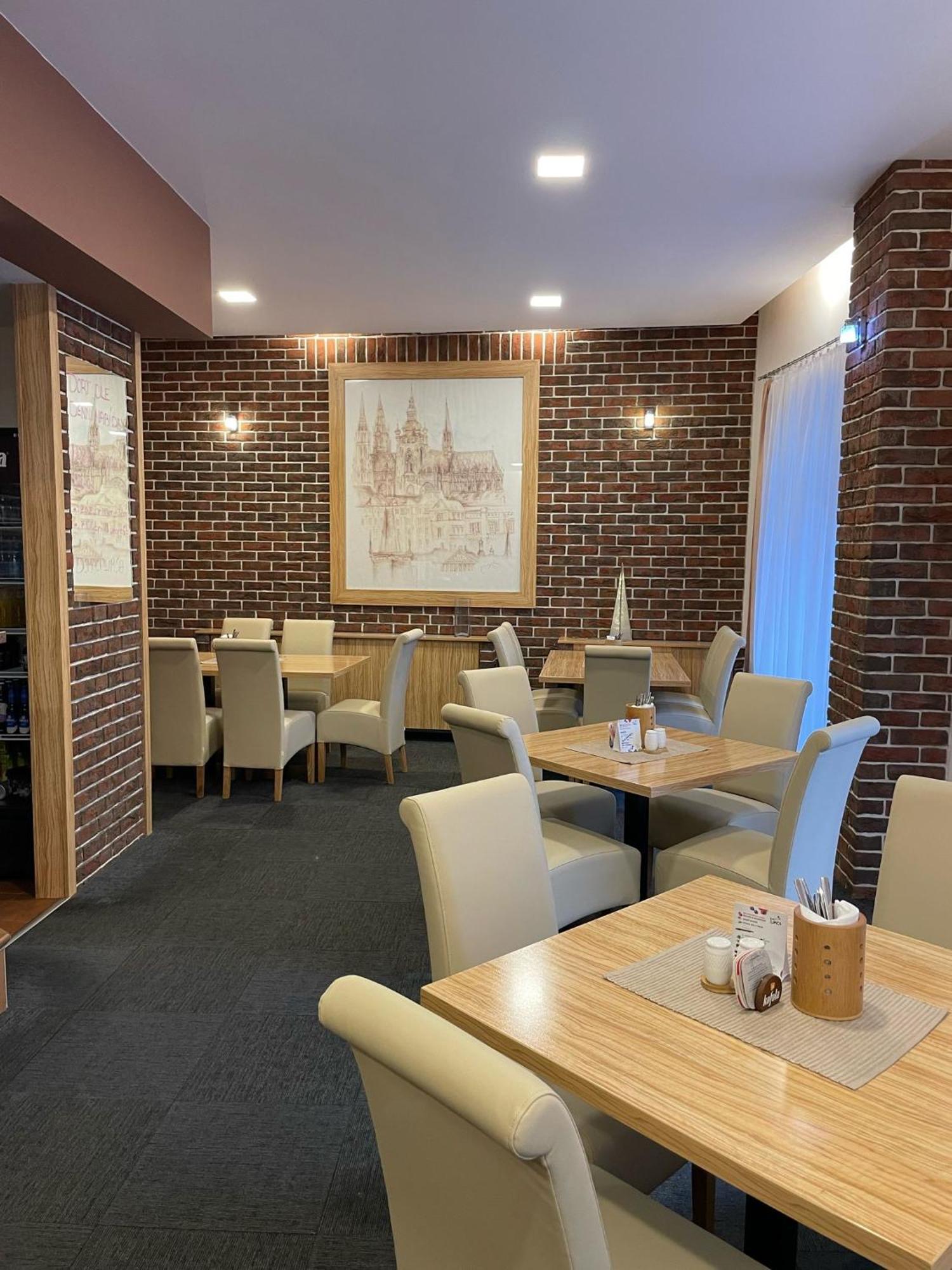 Hotel U Mesta Prahy Nachod Ngoại thất bức ảnh