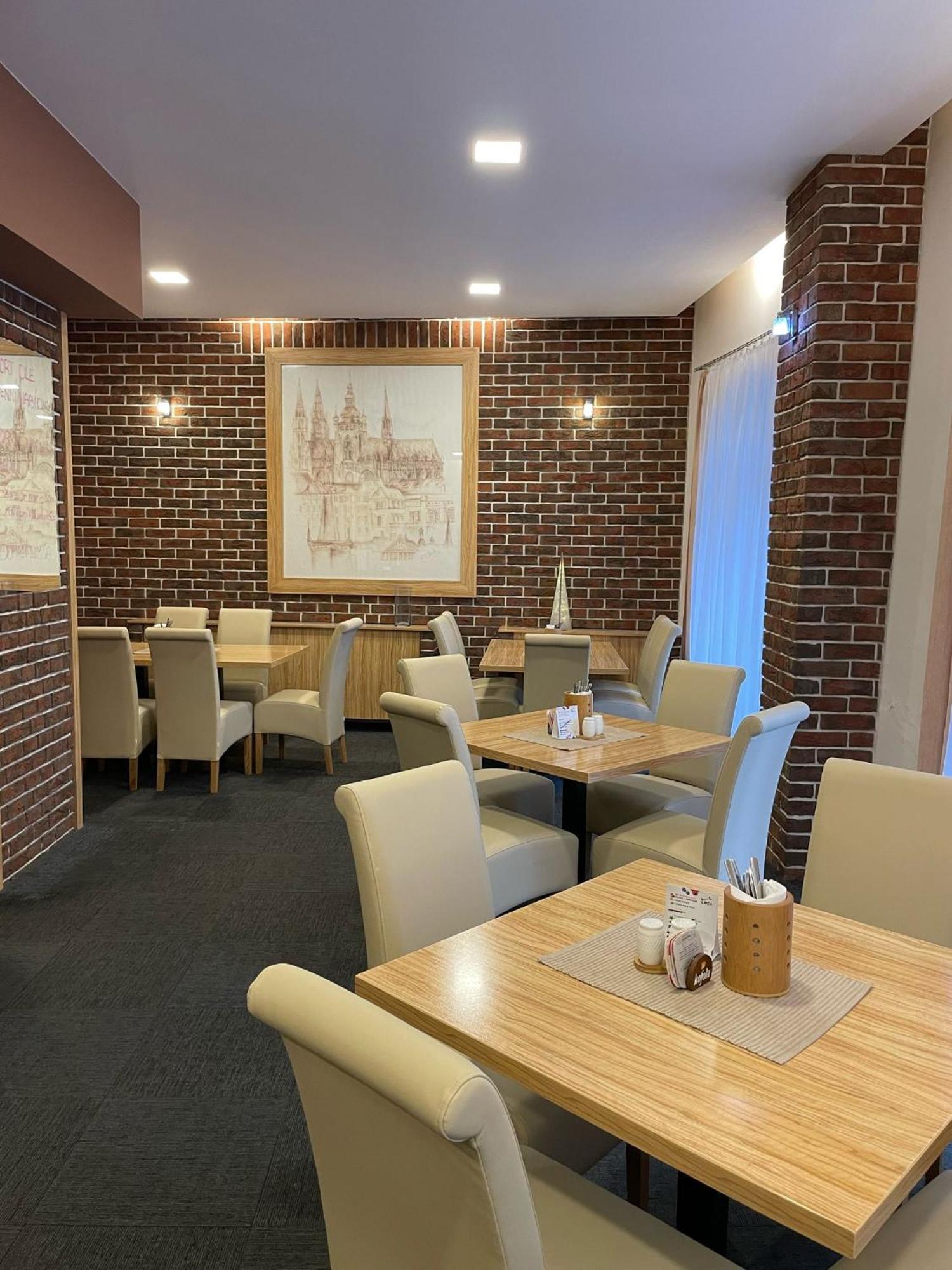 Hotel U Mesta Prahy Nachod Ngoại thất bức ảnh